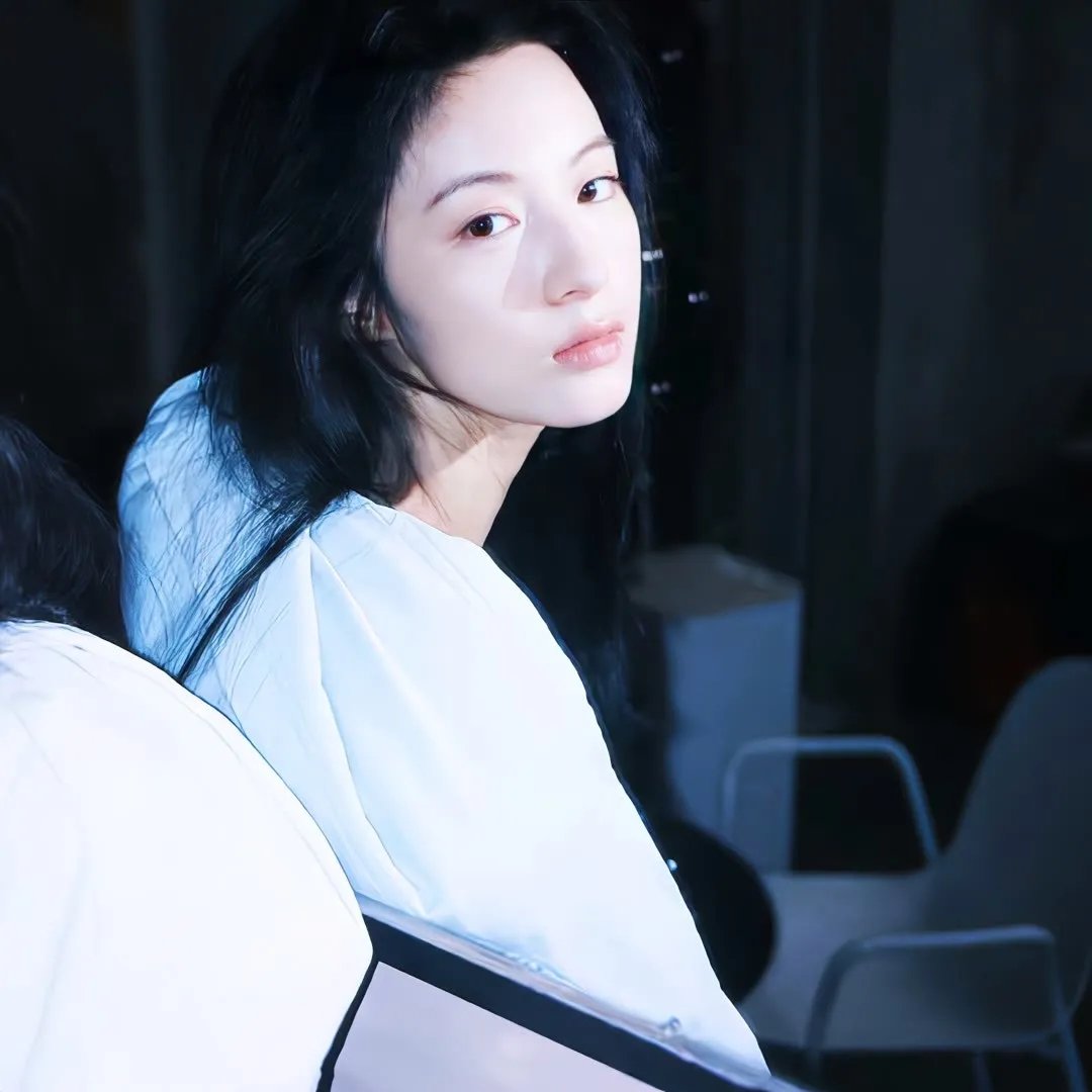 在此一群